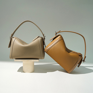 Bolso bandolera de hombro de gran capacidad de invierno de piel de vaca auténtica con logotipo personalizado, bolsos de cuero de alta calidad para mujer - Product Image 1