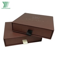 Boîte-cadeau de luxe haut de gamme avec logo personnalisé de bijoux/vêtements/cosmétiques Boîte d'emballage coulissante rigide en papier avec doublure en satin