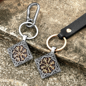 Porte-clés Viking nordique en acier inoxydable, pendentif carré avec sangle en cuir, bijoux culturels unisexes, cadeau à porter au quotidien - Product Image 1