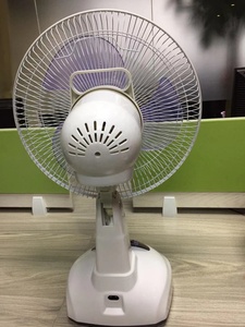 Teyoza-ventilador de mesa Solar <span class=keywords><strong>tisen</strong></span> ACDC de 12 pulgadas, ventilador de escritorio con ahorro de energía, recargable por energía Solar, con bombillas y panel solar - Product Image 4