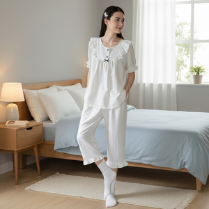 Ensemble de pyjama pour femmes de style français, haut à manches courtes et pantalon court d'été, 2 pièces, texture tissée, respirant, vêtements de détente - Product Image 2