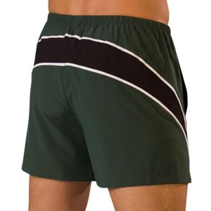 Shorts de sport pour homme vert foncé avec empiècements blancs, séchage rapide, pour entraînement, course à pied et activités sportives, avec poches latérales - Product Image 4