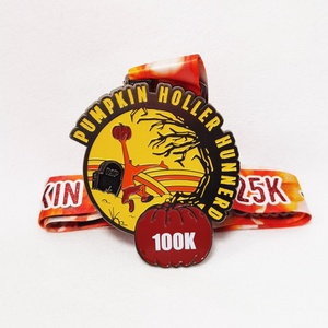 Fabricant de médailles en gros, médailles sportives en métal personnalisées, médailles d'honneur pour marathon 100 km, médaille d'Halloween Miraculeuse Citrouille - Product Image 1