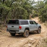 Couverture de benne de camionnette pliable et rétractable en alliage d'aluminium imperméable 4x4 pour Tacoma 2024 BYD Shark6 Navara Mitsubishi Triton