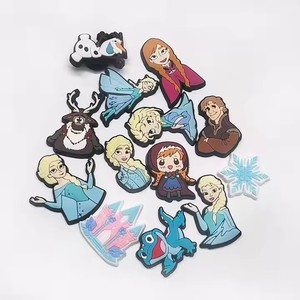 Vente en gros de décorations pour chaussures Frozens Cute PVC Plastic Rubber Buckle Anna Clog Shoe Charms Cute <span class=keywords><strong>Elsa</strong></span> Princess Diy Accessories - Product Image 4