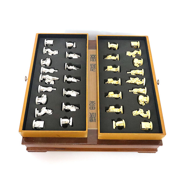 High-Quty Classic 3D Chess Set with Multi-Scene Colored Pieces Luxury Modern Metal and MDF Board for Children