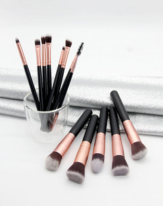 14 Piezas de Brochas de Maquillaje Profesionales de Alta Calidad, Estilo Nuevo, Hechas a Mano, con Mango de Plástico, 5 Piezas de Brochas Faciales Personalizadas con Etiqueta Privada - Product Image 4
