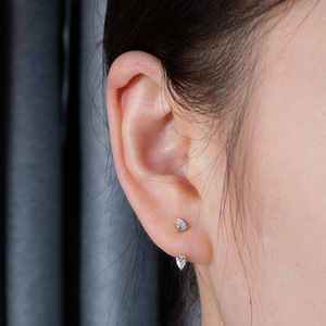 Pendientes Minimalistas de Oro Amarillo con Diamantes Cultivados en Laboratorio con Corte de Pera de 10K MSE-828 para Mujer - Product Image 4