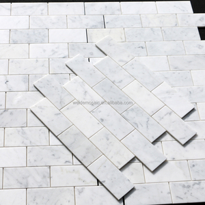 Carreaux de mosaïque autocollants en marbre blanc de Carrare pour crédence de cuisine et projets de salle de bain – Vente en gros - Product Image 1