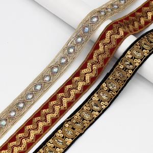 Cinta de <span class=keywords><strong>guipur</strong></span> de lentejuelas doradas con ribete de <span class=keywords><strong>encaje</strong></span> bordado hecho a mano al por mayor en 2,5 cm 3cm de ancho decoración de ropa de código de barras - Product Image 1