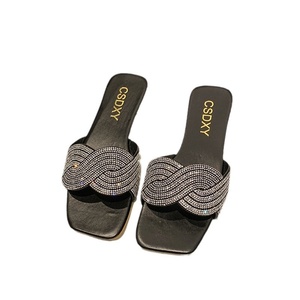 2026 Pantoufles pour femmes en <span class=keywords><strong>cuir</strong></span> PU à semelle plate, à bout carré ouvert, à lanières croisées, ornées de strass fantaisie, de luxe, de haute qualité, en promotion, à prix abordable - Product Image 5