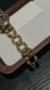 Montre Femme à Chaîne Dorée 2025 – Nouvelle Collection, Élégante, Petite, Quartz, Idéale Voyage, Haute Qualité - Product Image 4