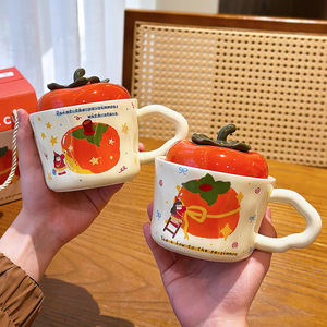 แก้วเซรามิคลายลูกพลับ Zuo Mu พร้อมฝาปิด วาดลายด้วยมือ ทนความร้อน แก้วกาแฟ ของขวัญวันเกิดสำหรับเธอ ฤดูหนาว 2025 - Product Image 4