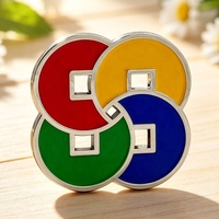 Broche de revers en émail souple de haute qualité avec logo personnalisé en métal, motif pièce de monnaie entrelacée, aimant creux coloré, pour vêtements, vente en gros
