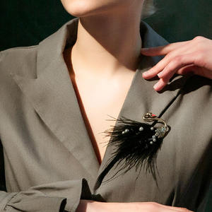 Stylish Alloy &amp; Ostrich Feather Brooch Pin Antique <strong>Black</strong> with <strong>Pearl</strong> for Women's Party Jewelry-Wedding &amp; Gift Ideas - Product Image 2