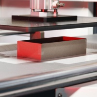 Machine de fabrication de cartons rigides automatique à grande vitesse pour solution d'emballage à double formation de vin et de téléphone