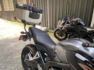 <span class=keywords><strong>Respaldo</strong></span> de caja de cola de motocicleta <span class=keywords><strong>universal</strong></span> personalizado 45L55L65L85L <span class=keywords><strong>respaldo</strong></span> de maletero de motocicleta de liberación rápida - Product Image 4