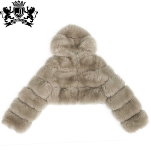 เสื้อโค้ทขนเฟอร์เทียมคุณภาพสูงสำหรับผู้หญิง ยี่ห้อ Janefur รุ่น Lovely Warm พร้อมฮู้ด สีขาว ขายดีสำหรับฤดูหนาว - Product Image 6