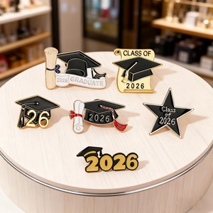 Pin de esmalte personalizado al por mayor para toga de doctorado, insignia de graduación, artesanía metálica, ideal para regalos conmemorativos para estudiantes - Product Image 1