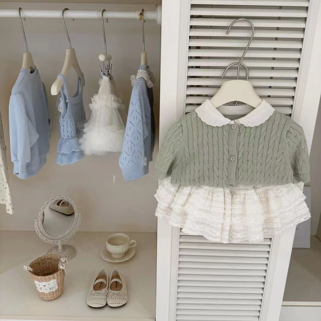 Robe courte en laine verte à manches courtes + robe "cake"