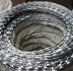 Alambre de púas galvanizado BTO-22, venta directa de fábrica, antiescalada, resistente a la oxidación, cercado de alta seguridad, protección de seguridad para aeropuertos - Product Image 6