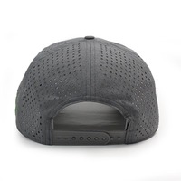 Casquette de golf à 5 panneaux avec logo de club personnalisé, perforée, avec marqueur de balle, cordon et porte-tee