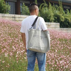 Sac fourre-tout en toile de coton personnalisé avec logo, écologique et tendance, pour le shopping, avec bandoulière – Vente en gros - Product Image 4