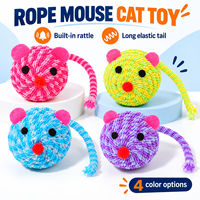 Jouet interactif pour chat en forme de balle avec son de grincement et queue en corde élastique pour chats d'intérieur et chatons