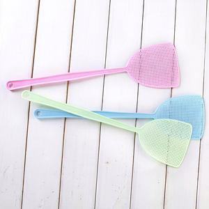 ไม้ตียุงพลาสติก 41 ซม. ด้ามจับยาว ทนทาน ตาข่ายดักแมลง สีชมพู ฟ้า เขียว - Product Image 1