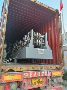 Bán buôn bánh sandwich <span class=keywords><strong>Panel</strong></span> máy dây chuyền sản xuất PU Sandwich <span class=keywords><strong>Panel</strong></span> máy dây chuyền sản xuất cuộn tạo thành máy - Product Image 6