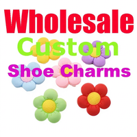 Chaussures sabots en caoutchouc de qualité supérieure, breloques personnalisées, fabrication exquise, chiffres et lettres colorés, belles fleurs, dessus souple de qualité supérieure