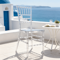 Chaise de salle à manger ergonomique moderne en plastique avec design empilable et imperméable pour restaurants et cafés