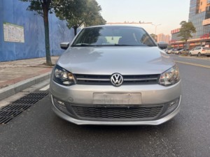 <span class=keywords><strong>Volkswagen</strong></span> <span class=keywords><strong>Polo</strong></span> Turbo berline à essence avec transmission manuelle sièges en tissu d'occasion les plus vendus - Product Image 2