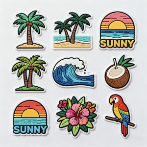 Étiquettes en caoutchouc PVC 3D personnalisées à <span class=keywords><strong>prix</strong></span> d'usine avec lettres anglaises en forme de cœur et formes variées pour chapeaux - Product Image 1