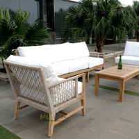 Bale Living Schwedisches Dreisitzer-Sofa, Modernes Design, Langlebiges Teakholz & Rattan-Geflecht für Luxuriöse Outdoor-Engelegenheiten in Haus, Villa, Hotel & Resort