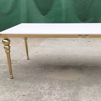Table longue de luxe en acier inoxydable doré - Plateau en MDF blanc pour hôtel, banquet et mariage