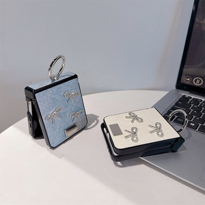 Étui de téléphone élégant et preppy en jean imprimé crocodile avec strass en cristal et support anneau pour Z Flip 7 6 5 4 3 – Housse de protection girly - Product Image 2