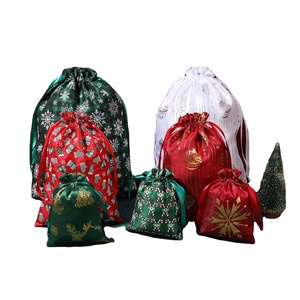 Bolsa de Tela de Bambú con Cordón y Estampado Dorado Navideño para Decorar y Empacar Dulces y Regalos Navideños - Product Image 1