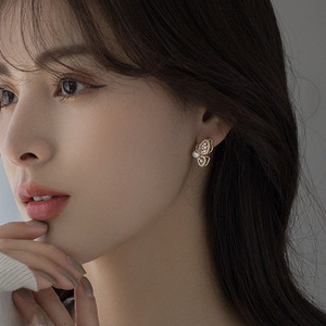 أقراط لؤلؤية بيضاء جديدة على شكل فراشة مرصعة بالألماس الفرنسي للنساء - Product Image 3