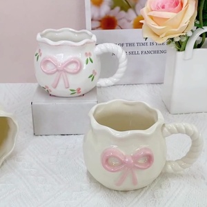 Mug à café en céramique rose créatif avec nœud froncé pour le thé de l'après-midi, capacité 380 ml, réutilisable et durable - Product Image 3