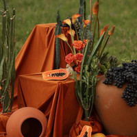Rideau de fond de scène moderne en soie laiteuse vert, rouge et orange pour cérémonie et entrée de réception de mariage