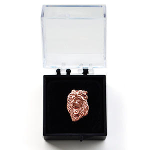 Custom rosa oro cubico 3D leone in metallo spilla iBadge n scatola regalo in plastica - Product Image 2