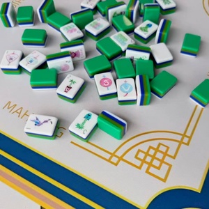 Juego de Mahjong Acrílico Americano Verde de Lujo 07, Grabado Moderno de Jazmín, Estuche de Viaje Premium para 4 Jugadores - Product Image 2