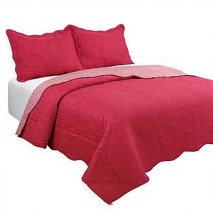 Juego de Cubrecama Acolchado Floral <span class=keywords><strong>Reversible</strong></span> Rojo y Rosa, Cubrecama Moderno de Microfibra Ultra Suave con Borde Festoneado y Fundas de Almohada, Estilo Hotel - Product Image 1