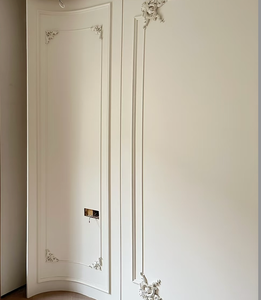 Pannello Murale Laccato di Lusso Francese Personalizzato con Porta Invisibile Integrata Ornata per Interni di Alta Gamma - Product Image 5