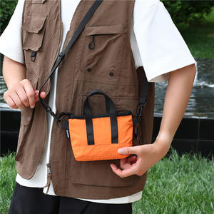 Bolso Cruzado Ligero para Mujer Rexing, Pequeño y Cuadrado, con Cierre de Cremallera, Correa Desmontable, para Uso Diario, Viajes y Senderismo - Product Image 1