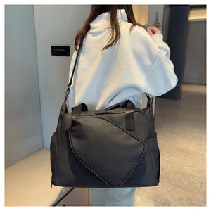 Sac de sport unisexe RUIQUWIN en tissu Oxford 20-35L léger avec fermeture éclair, pour activités de plein air, rangement de raquettes, séparation sec/humide, durable pour la natation - Product Image 3