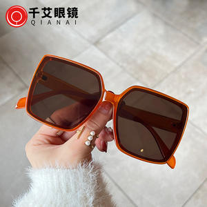 Gafas de sol de moda para mujer, montura cuadrada, lentes de PC, 100% protección UV, montura blanca para protección solar, viajes, conducción, moda - Product Image 5