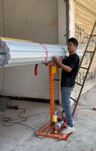 New 300kg kim loại cửa lăn hoist Wire Rope điều khiển từ xa nhỏ xách tay cần cẩu cho bán lẻ Con lăn màn trập cửa cài đặt - Product Image 5