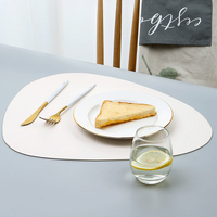 Set de sets de table en similicuir multicolore Tapis de table imperméables Napperons ovales antidérapants et sous-verres de table à manger Dessous de verre